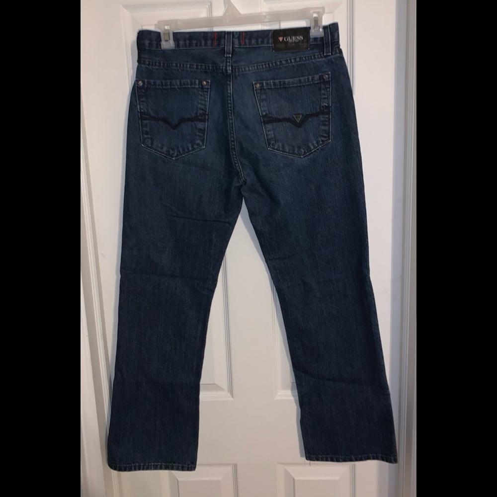 EUC Guess Jeans 33x30 reg straight crescent fit